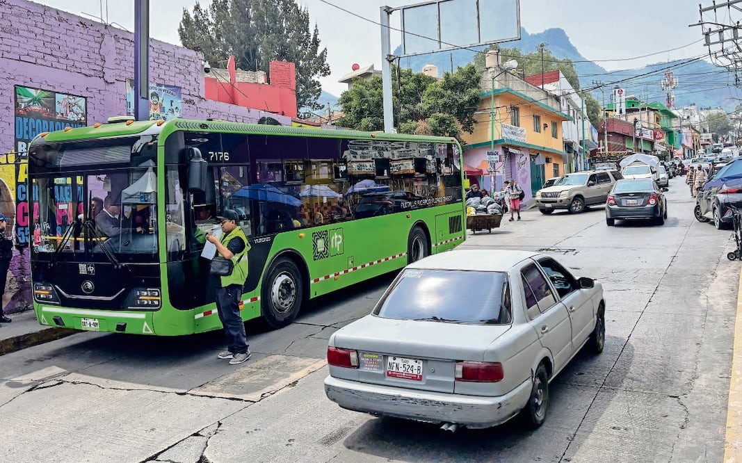 El camino desde la estación Xalpa hasta Santa Martha se realiza con apoyo de RTP. Foto: Santiago Cadena/ EL UNIVERSAL
