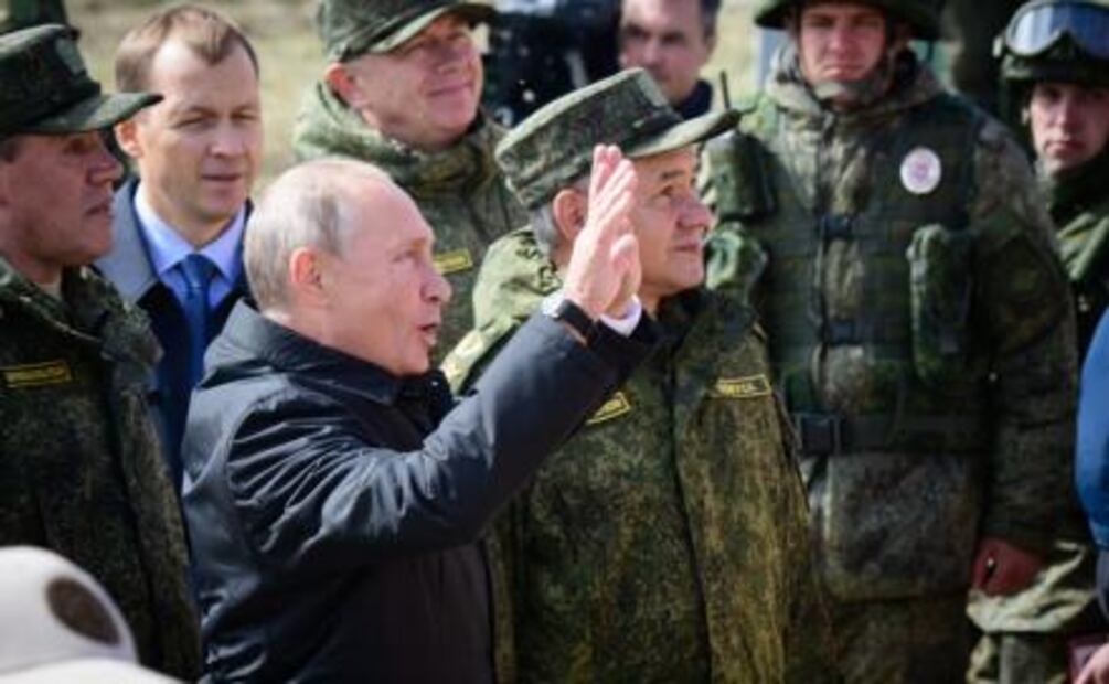 Vladimir Putin supervisa ejercicio militar de 30 mil efectivos rusos y chinos