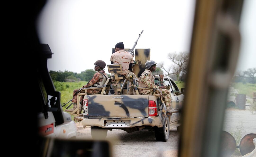 A Nigerian army convoy - Photo: Afolabi Sotunde/REUTERS