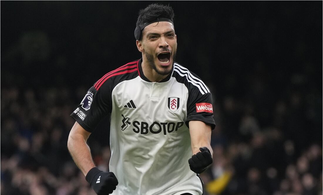 Raúl Jiménez celebra un gol con el Fulham. FOTO: AP