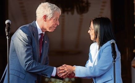 Venezuela y EU trabajan en agenda "muy rápida" de cooperación: Delcy Rodríguez; visita campos petroleros con secretario de Energía de EU