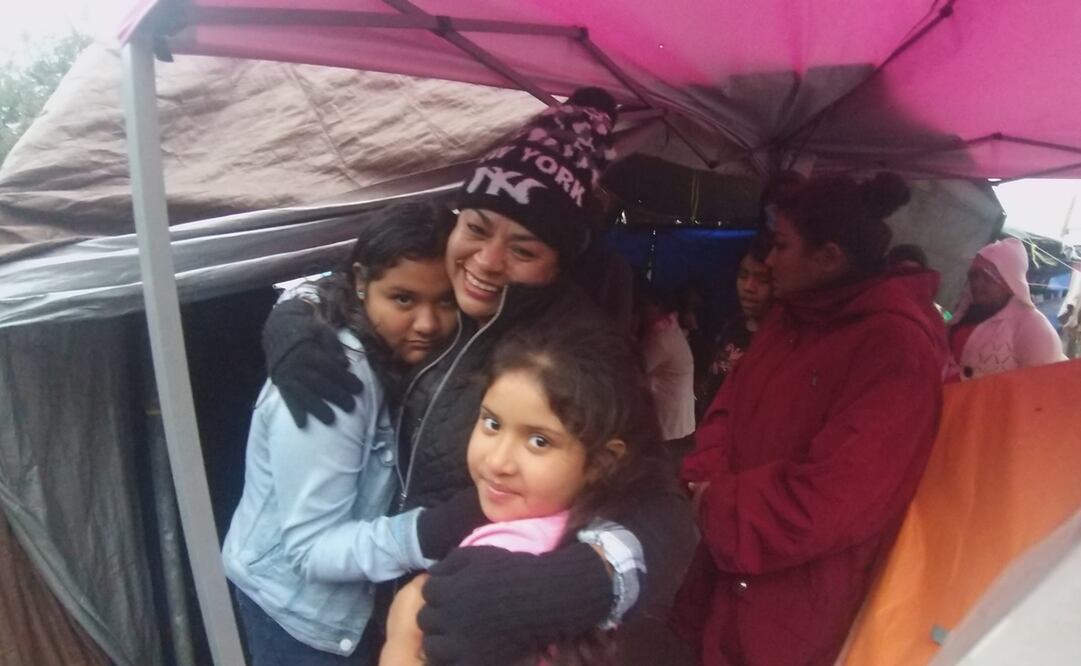 Claudia Maricela asegura que son niños que necesitan de mucha atención y amor por lo que dedicarles diariamente algunas palabras, los ayuda a mejorar su estado de ánimo. Foto: Sandra Tovar / EL UNIVERSAL