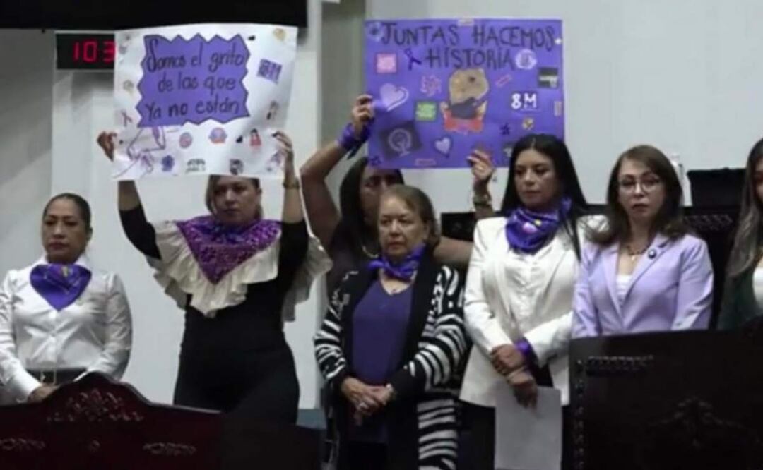Diputadas de Hidalgo se pronuncian en tribuna en contra de la violencia de género, la desigualdad y además exigen justicia por las víctimas de feminicidio (05/03/2025). Foto: Especial