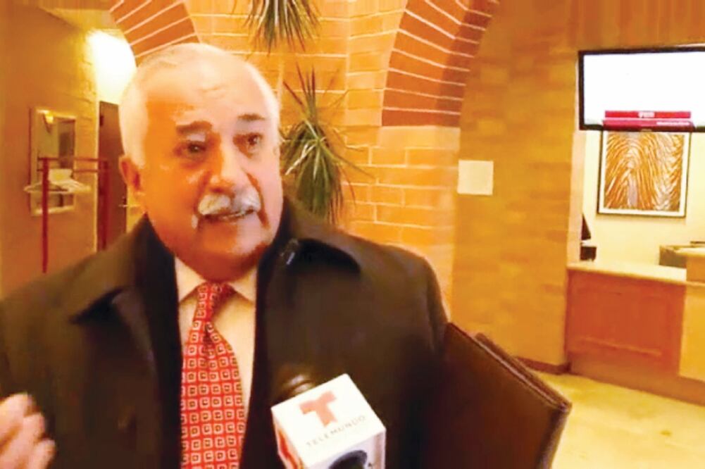 Esta semana se dio a conocer que el cónsul de México en Denver, Carlos Bello Roch , tiene una organización a su nombre con dirección del consulado en esa ciudad (TELEMUNDO DENVER)