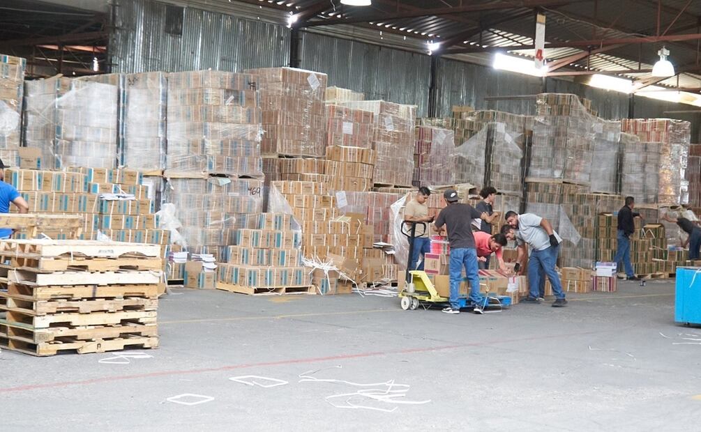 Directivos y docentes de las escuelas pertenecientes a la Zona 29 y 166 de Primaria fueron los primeros en recibir este material. Foto: Especial