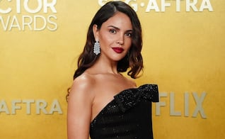 El espectacular vestido negro de Eiza González en los SAG Awards