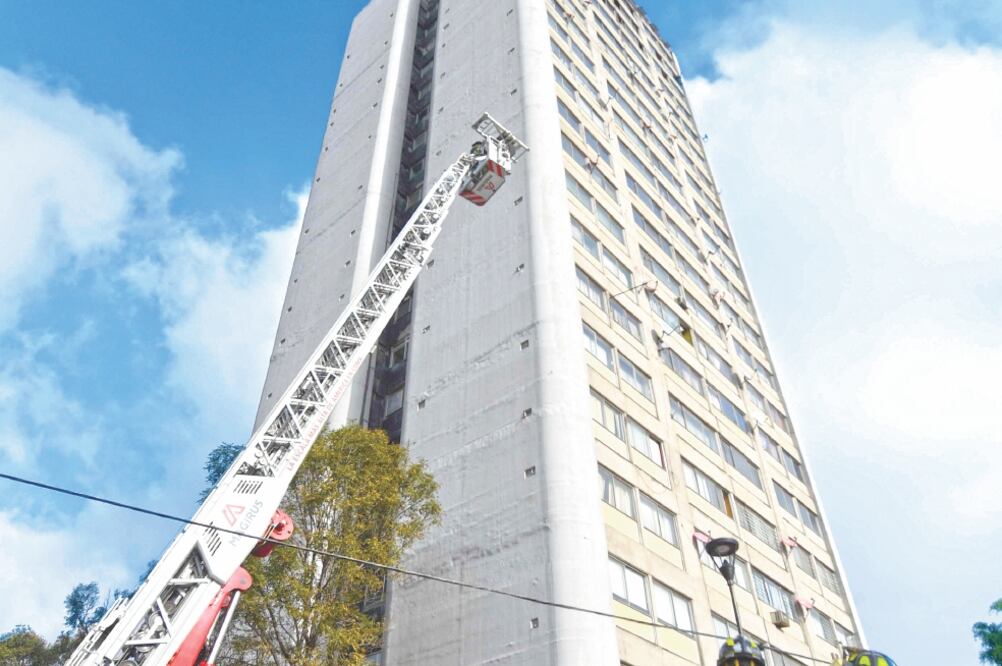 El incendio ocurrió en el piso 17 del edificio Zacatecas. JUAN ARMANDO MARTÍNEZ. EL UNIVERSAL