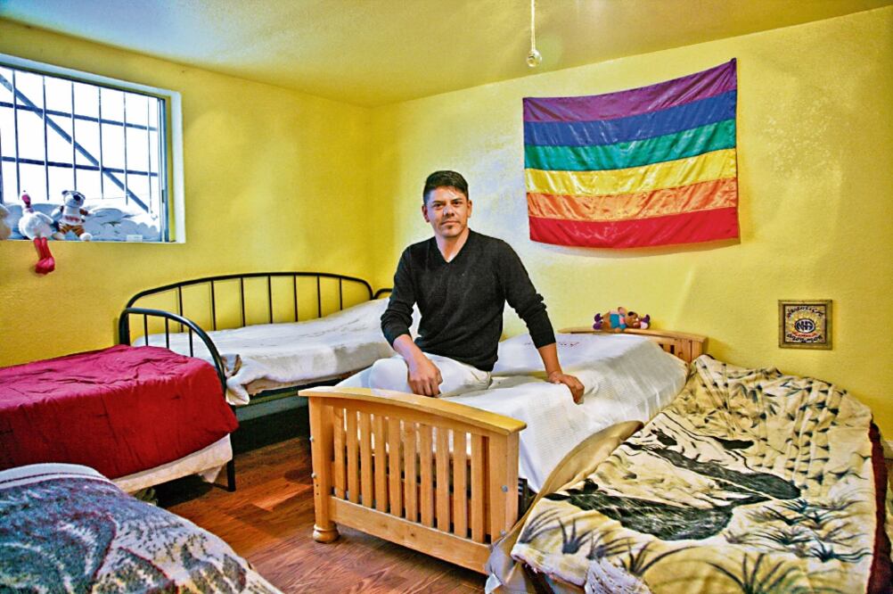 El albergue se encuentra instalado en una casa amplia en una zona lujosa de la ciudad tijuanense; es el único refugio que recibe a todos los deportados transexuales que han sido expulsados de EU. Foto: ROBERTO ARMOCIDA