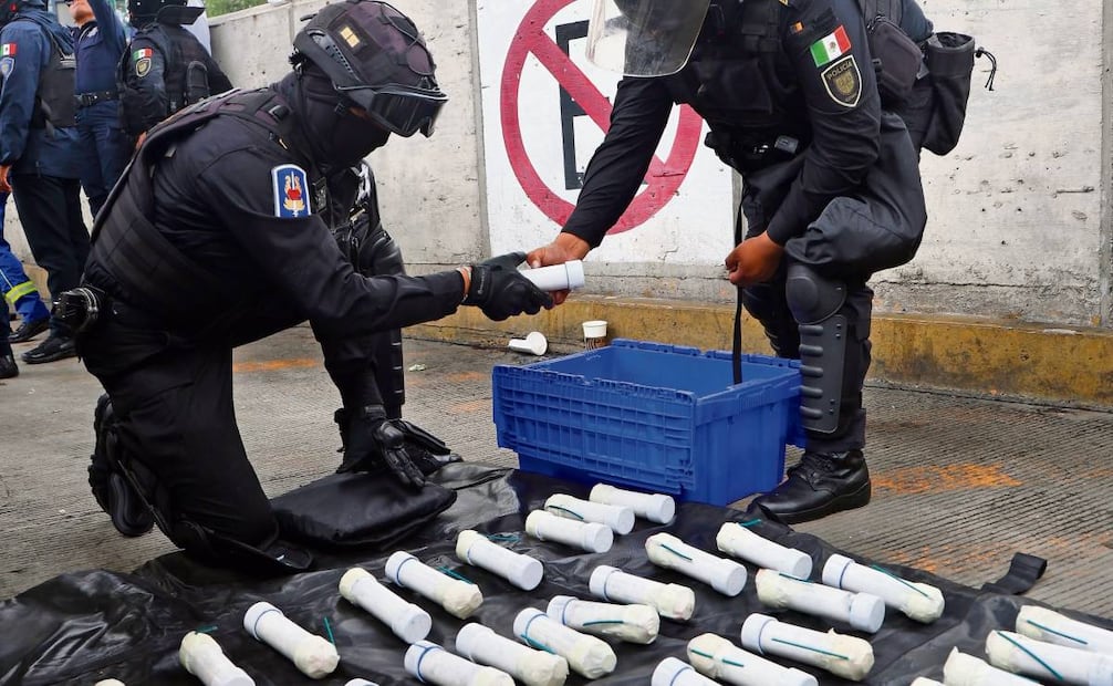 La policía le halló a los padres presuntos explosivos. Foto: VALENTE ROSAS/EL UNIVERSAL