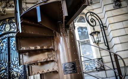 Tramo de escalera de la Torre Eiffel subastado por 329 mil dólares
