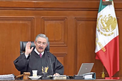 ¿Qué dice la suspensión del ministro Luis María Aguilar, señalado por AMLO al frenar distribución de libros de texto?