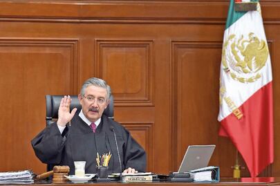 ¿Qué dice la suspensión del ministro Luis María Aguilar, señalado por AMLO al frenar distribución de libros de texto?