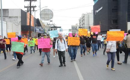 “Queremos trabajar, no delinquir”; empleados de bares y restaurantes protestan en NL