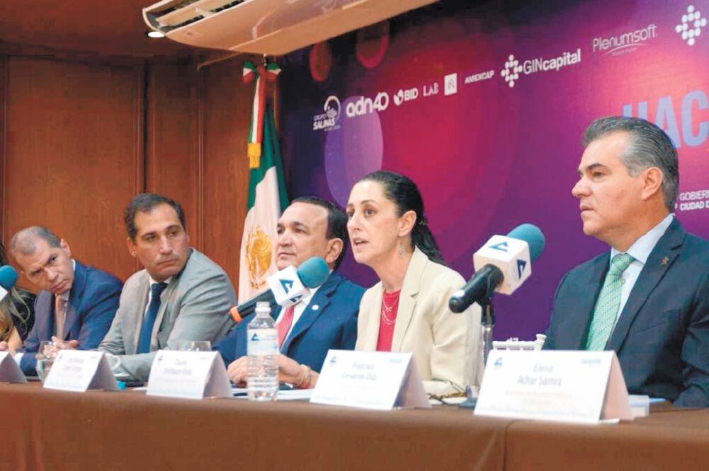 La jefa de Gobierno, Claudia Sheinbaum, dijo ayer que en la Ciudad debe continuar la inversión privada para la construcción de vivienda y planteó la necesidad de edificar casas de bajo costo. Foto: ESPECIAL