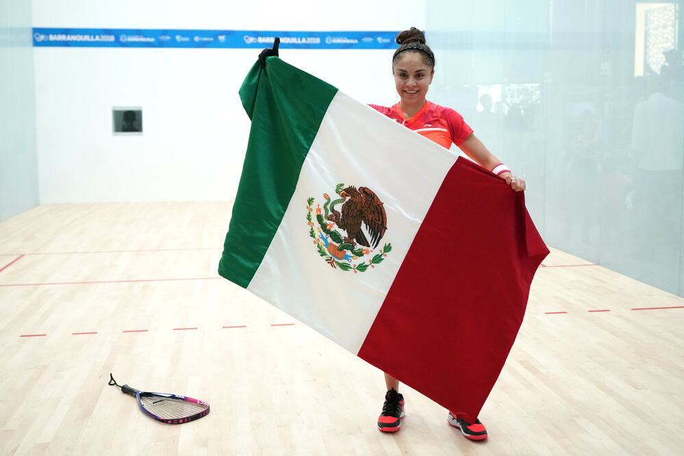 Imago7 - Paola Longoria con la bandera de México