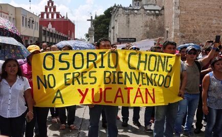 Marchan maestros en Centro Histórico de Mérida