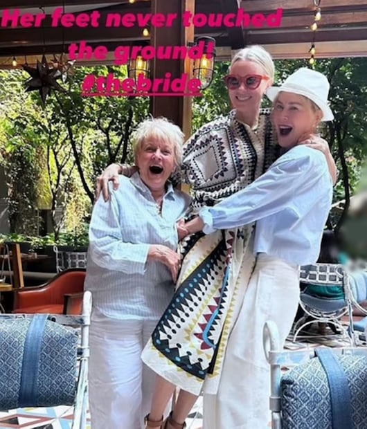 Naomi Watts, su mamá Myfanwy Edwards y Nicole Kidman posan en CDMX.
Foto: Instagram