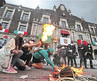 Exigen feministas cese de responsables de desalojo