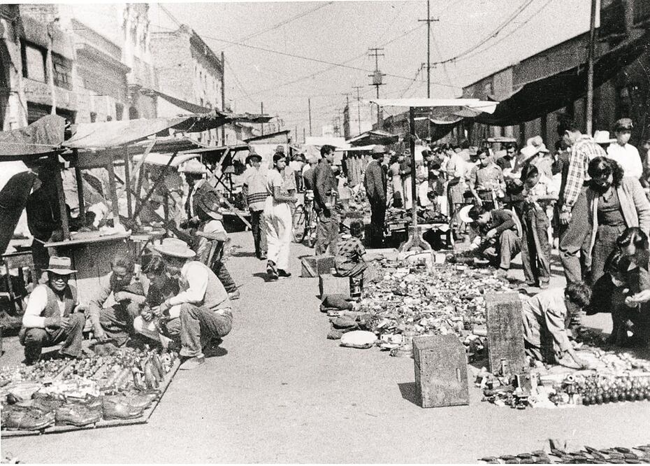 En tiempos prehispánicos ya había comercio informal en Tepito, y pese a medidas en contra por parte de autoridades mexicas, virreinales y capitalinas, la situación no ha cambiado. Archivo EL UNIVERSAL.