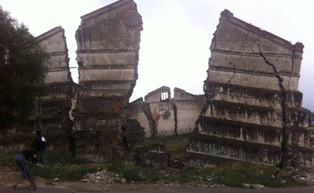El sismo de 7.2 grados que se registró el pasado 18 de abril provocó daños en la troje de la ex hacienda de Xico, considerado uno de los vestigios más importantes de la regió. FOTO: Archivo.