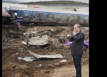 Dimite el ministro de Transporte griego, tras choque de trenes