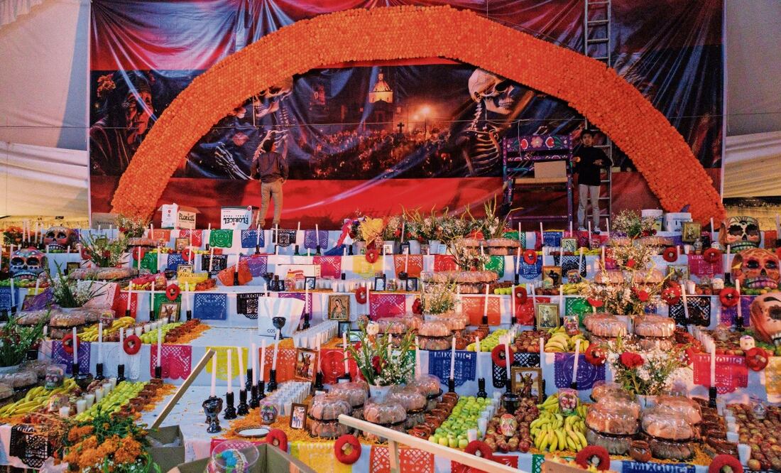 La ofrenda recuerda a la gente que en Mixquic se conservan las tradiciones, dicen habitantes. Foto: Yaretzy M. Osnaya / EL UNIVERSAL