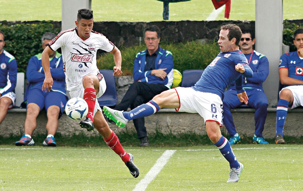 Los cruzazulinos siguen en su etapa de preparación para el Apertura 2015, y vencieron sin problemas a los Lobos BUAP, en las instalaciones de La Noria. (IVARO PAULIN. IMAGO7)