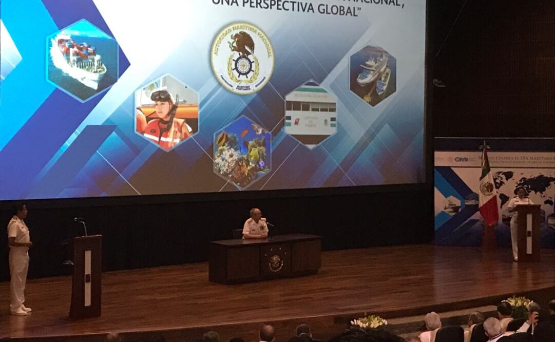 El almirante secretario participó en el seminario “Autoridad Marítima Nacional, Una Perspectiva Global”,  realizado en Veracruz. /Manuel Espino Bucio - EL UNIVERSAL