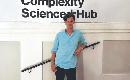 “Cárteles deben reclutar a 350 a la semana”; una charla con el matemático Rafael Prieto-Curiel 