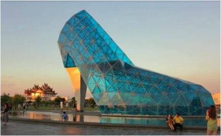 Abren iglesia en forma de zapatilla de cristal