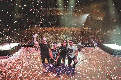 Allison y sus fans regresan el tiempo