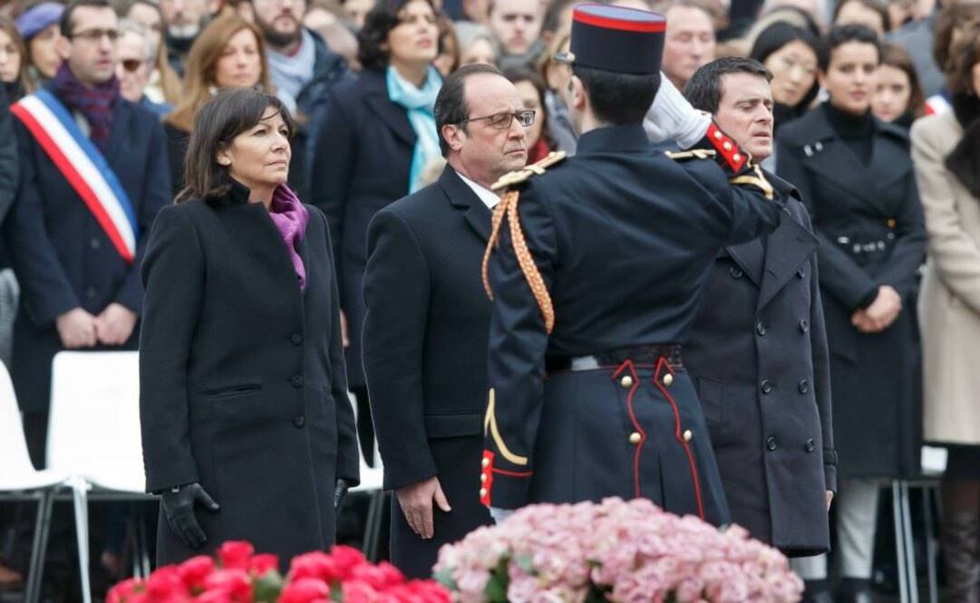 El presidente François Hollande y la alcaldesa de París, Anne Hidalgo. Foto: AP