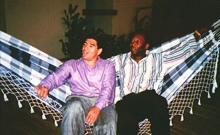 Pelé empresario; O Rei intentó llevar a Diego Maradona al Santos de Brasil