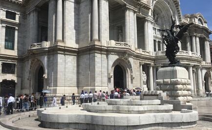 Fans siguieron formados tras partida de restos de José José de Bellas Artes