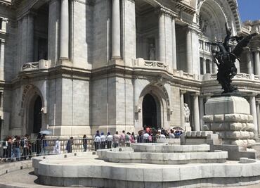 Fans siguieron formados tras partida de restos de José José de Bellas Artes