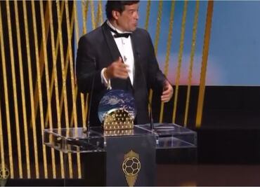 Un campeón del mundo invita a votar por Lula en Brasil durante la entrega del Balón de Oro