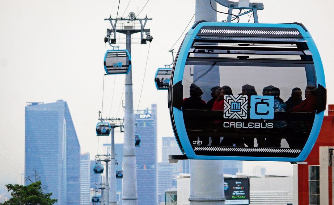 Al ser el primer día de operación, la gente que quería apreciar las vistas panorámicas de Chapultepec aprovechó que el servicio fue gratuito. Foto: Luis Camacho / EL UNIVERSAL