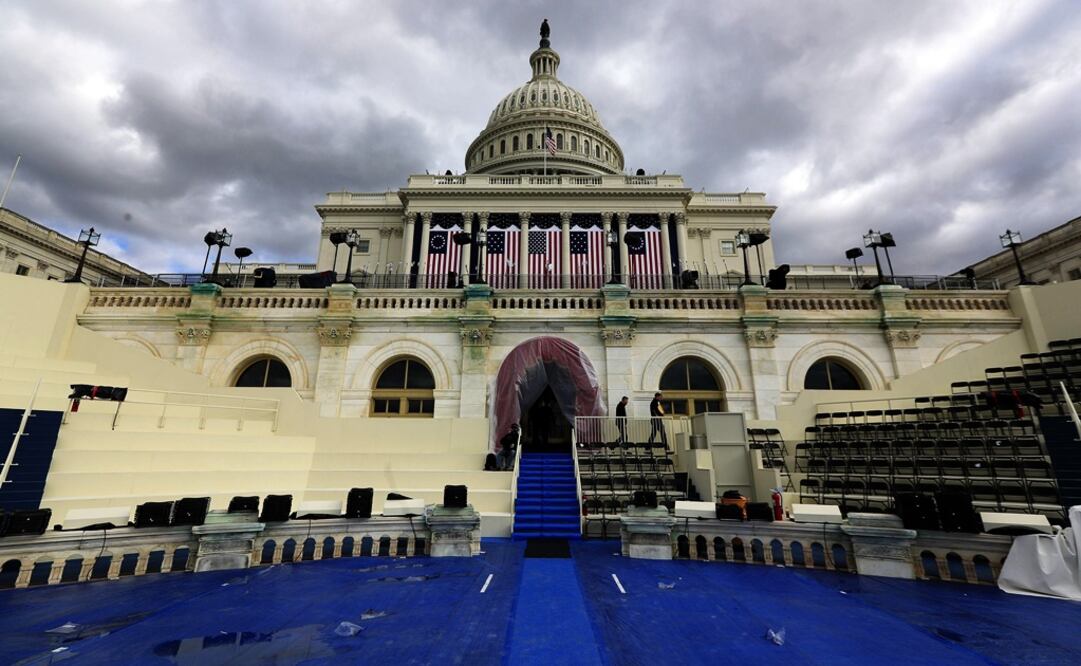 El Capitolio, en Washington, fue preparado por trabajadores ante la investidura del presidente electo, Donald Trump. Foto: EFE