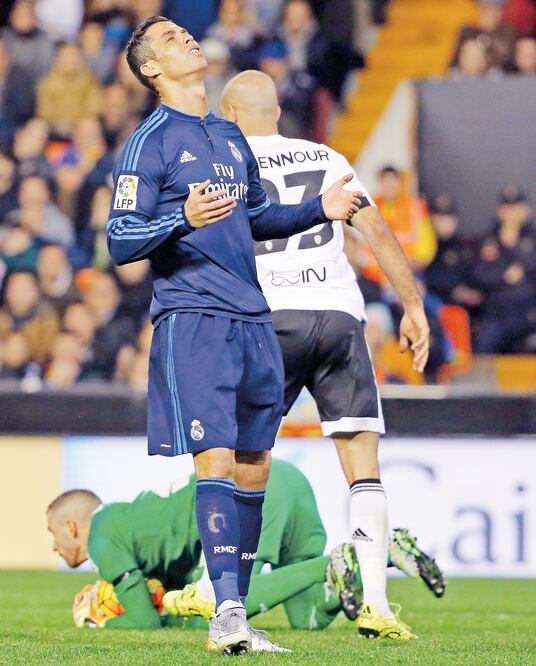 En esta ocasión, Cristiano Ronaldo no tuvo tino (JUAN CARLOS CÁRDENAS. EFE)