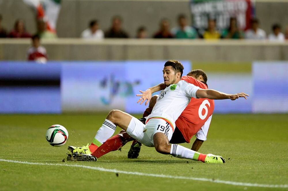 Se esperará el diagnóstico para determinar si el delantero de Tijuana seguirá con el grupo (REUTERS)