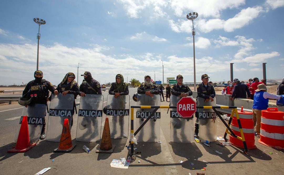 Fuerzas especiales de Perú en la frontera con Chile. Foto: EFE