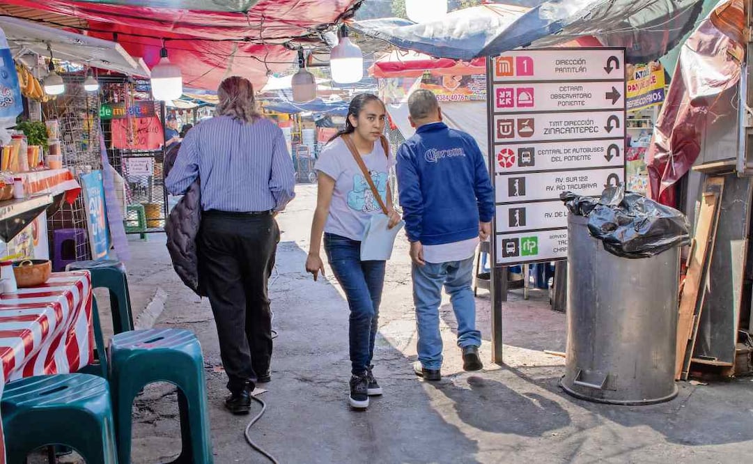 Comerciantes que fueron reubicados del Cetram de Observatorio no saben cuál es el destino de sus negocios. Foto: Santiago Reyes / EL UNIVERSAL