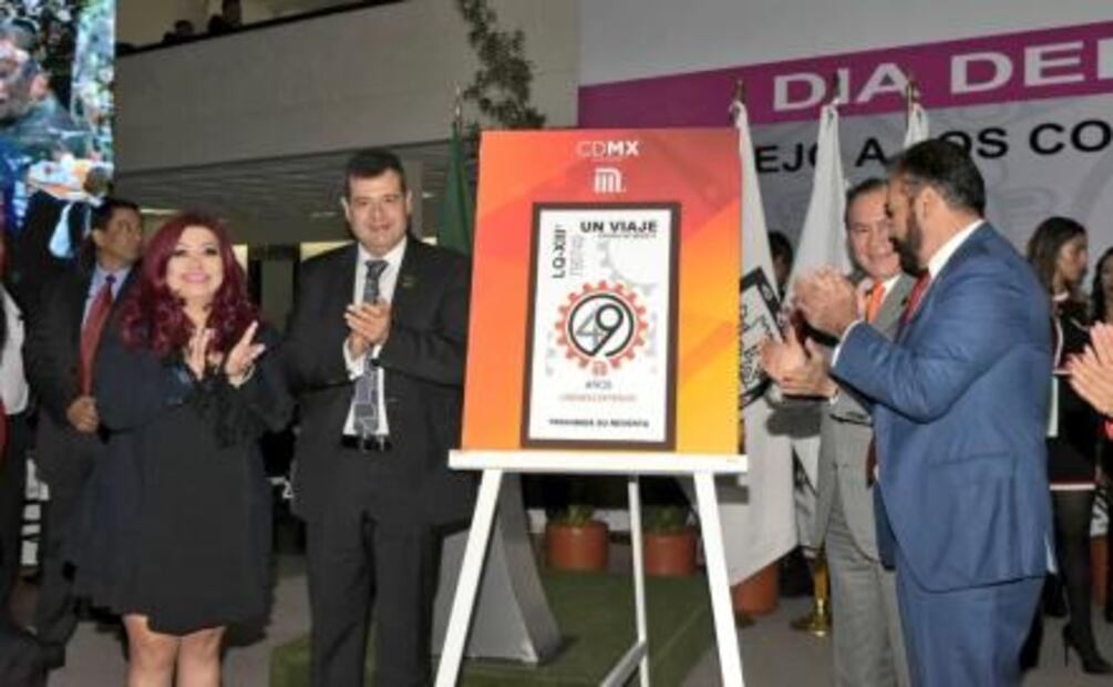 Gobierno capitalino reconoce a trabajadores del Metro tras 49 años de servicio