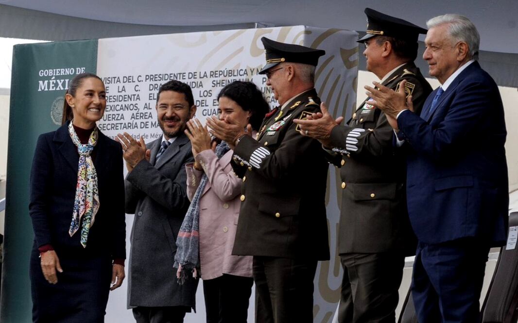 Sheinbaum aseguró que junto con las Fuerzas Armadas van a seguir fortaleciendo la paz y la seguridad y atender siempre con humanismo, disciplina y valor "los problemas que tengamos que afrontar". Foto: Yaretzy M. Osnaya / EL UNIVERSAL