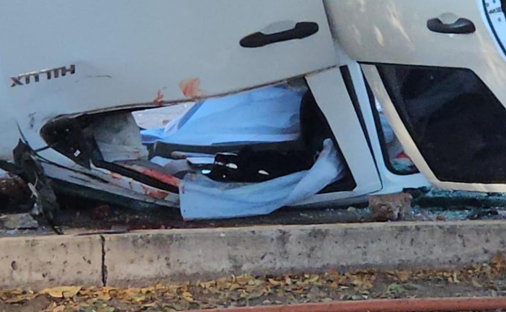 Comandante de Policía Municipal sufre atentado en Culiacán; su vehículo volcó tras el ataque.
Foto: Especial.