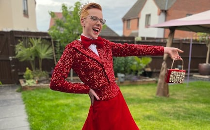 Niño usa vestido de lentejuelas en su graduación y "vive su mejor vida"