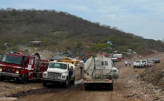 Grupo de 120 personas combaten incendio en basurón municipal de Mazatlán; Profepa lo clausura
