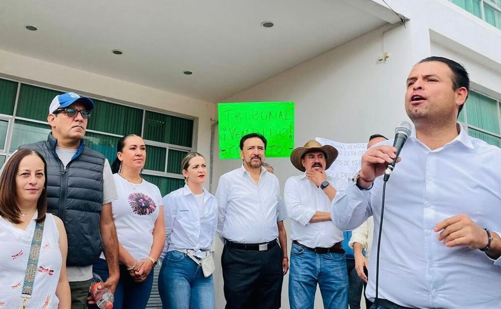 El panista Miguel Varela acusó que detrás de la determinación del TRIJEZ está "la presión directa del gobernador David Monreal Ávila. Foto: Esther Consuegra - EL UNIVERSAL