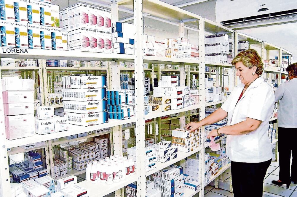 En los últimos cinco años, el mercado de los mayoristas se ha reducido debido al crecimiento de las cadenas de farmacias y llegada de empresas como FEMSA, Walmart y Soriana, entre otras (ARCHIVO EL UNIVERSAL)