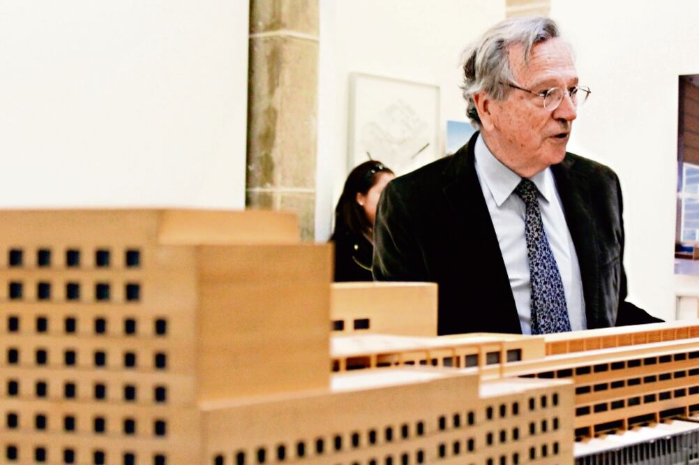 El arquitecto inauguró la exhibición 'Rafael Moneo. Una reflexión teórica desde la profesión. Materiales de archivo 1961-2013' (NADYA MURILLO. EL UNIVERSAL)